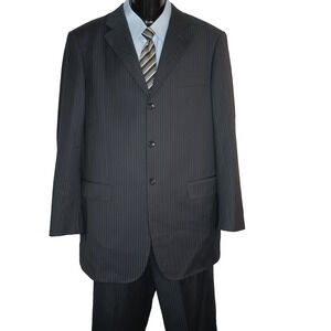 MANTONI Men's Black Pinstripe Super 140'S Virgin Wool Suit Size 42L M007